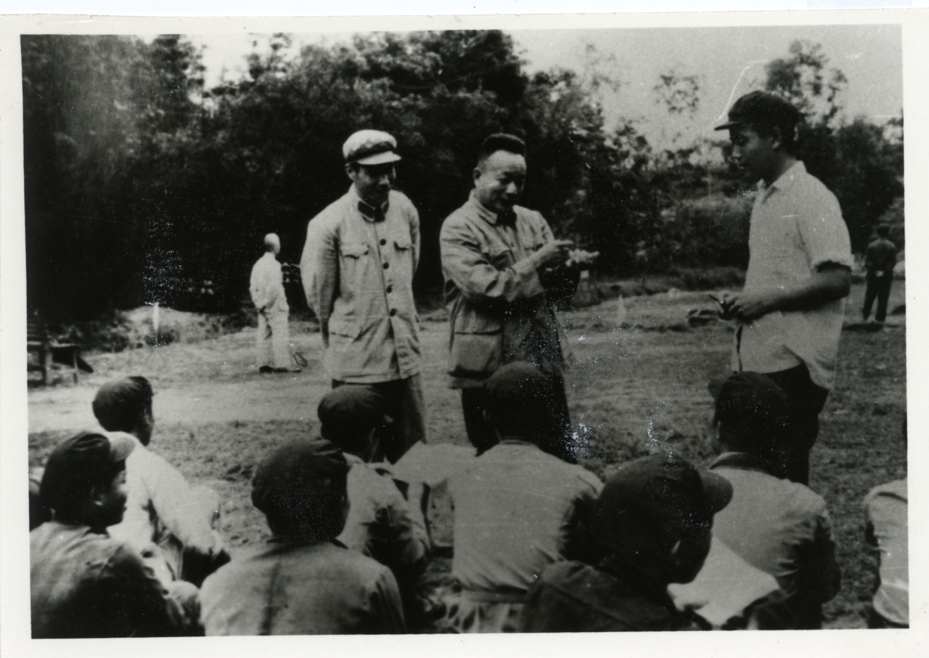 1965年，饶彰风在广州外国语学院第一届学生军训动员会上